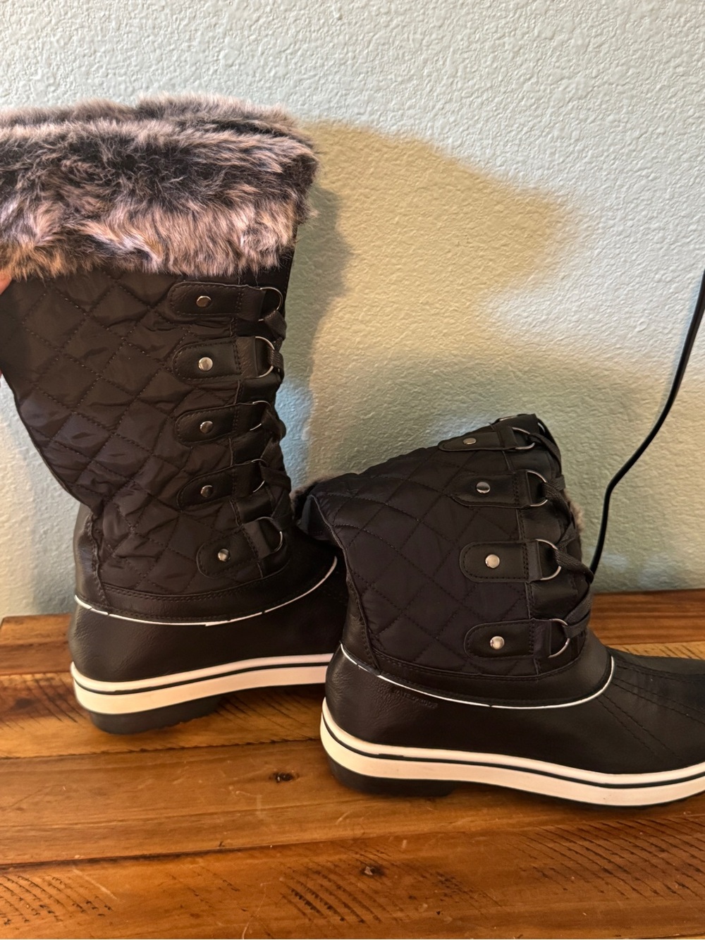 NWOT ALEADER Women’s Size 8 Black Winter Snow Boots Faux Fur Quilted Waterproof